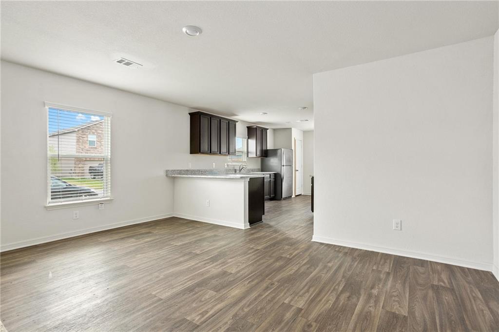 201 Crescent Park dr, Jarrell, TX 76537