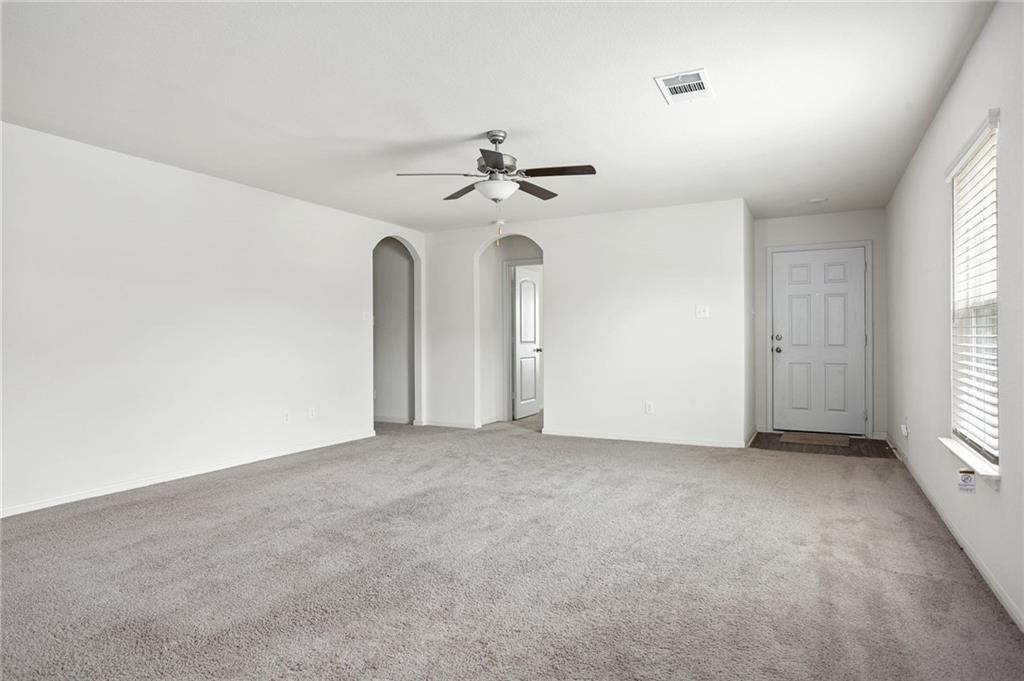 201 Crescent Park dr, Jarrell, TX 76537