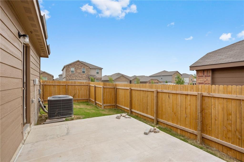 201 Crescent Park dr, Jarrell, TX 76537