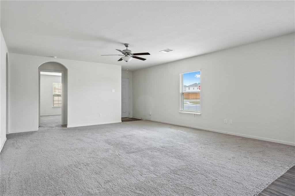 201 Crescent Park dr, Jarrell, TX 76537