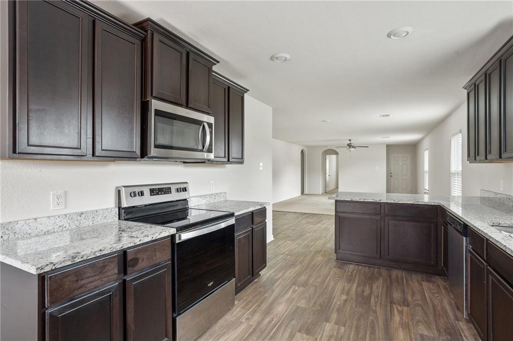 201 Crescent Park dr, Jarrell, TX 76537