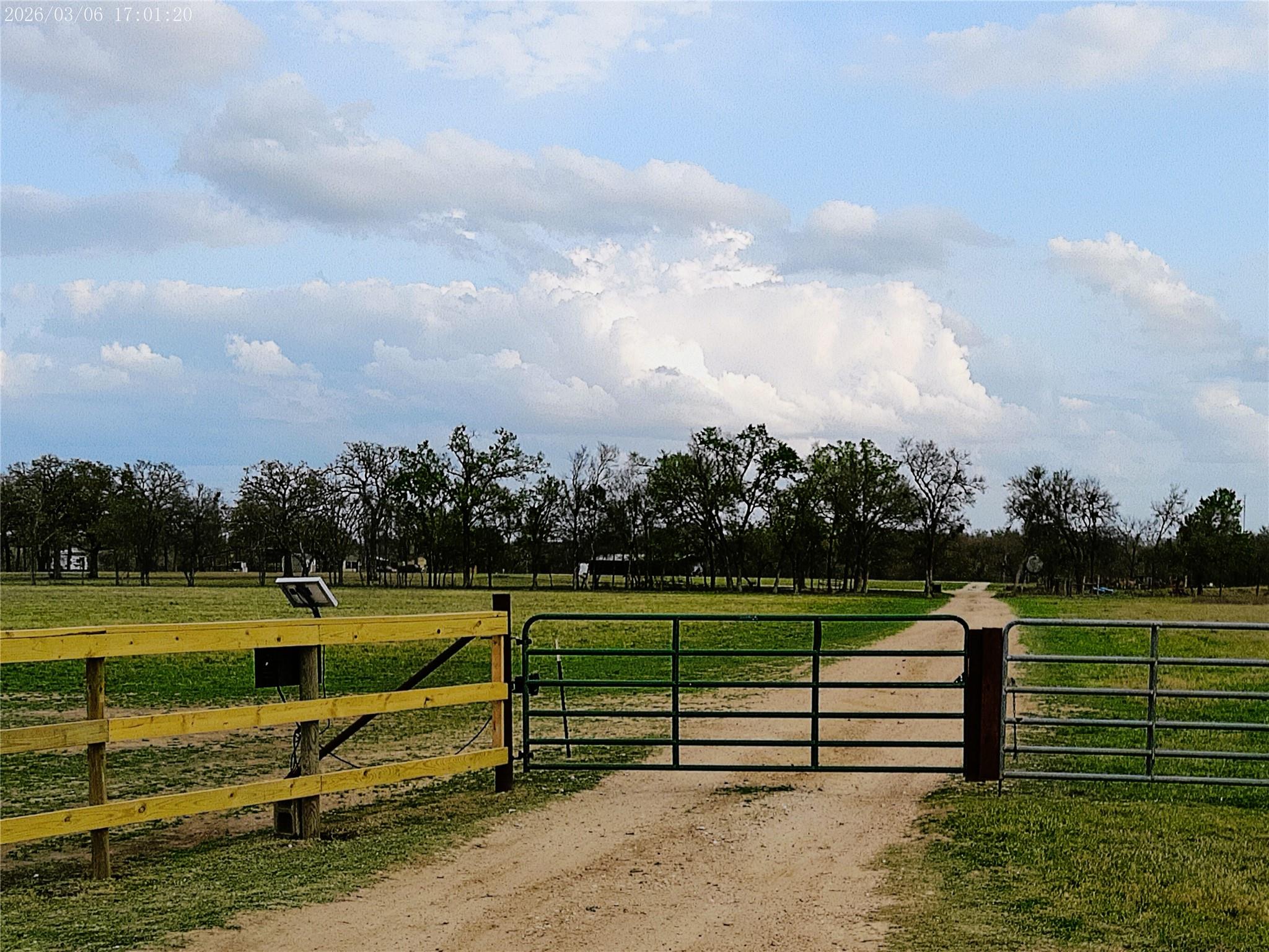 1042 Los Ranchitos Rd, Cameron, TX 76520