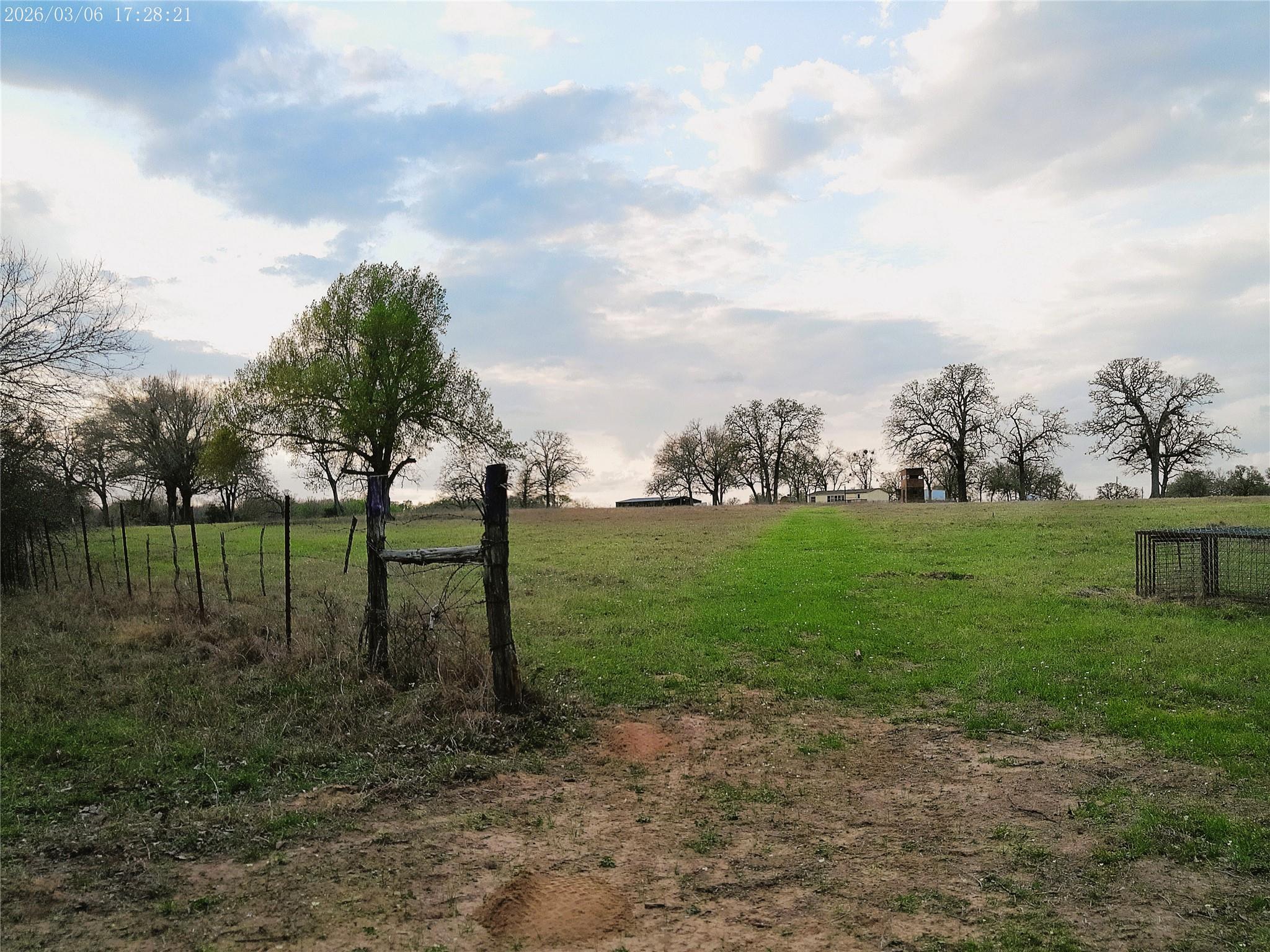 1042 Los Ranchitos Rd, Cameron, TX 76520