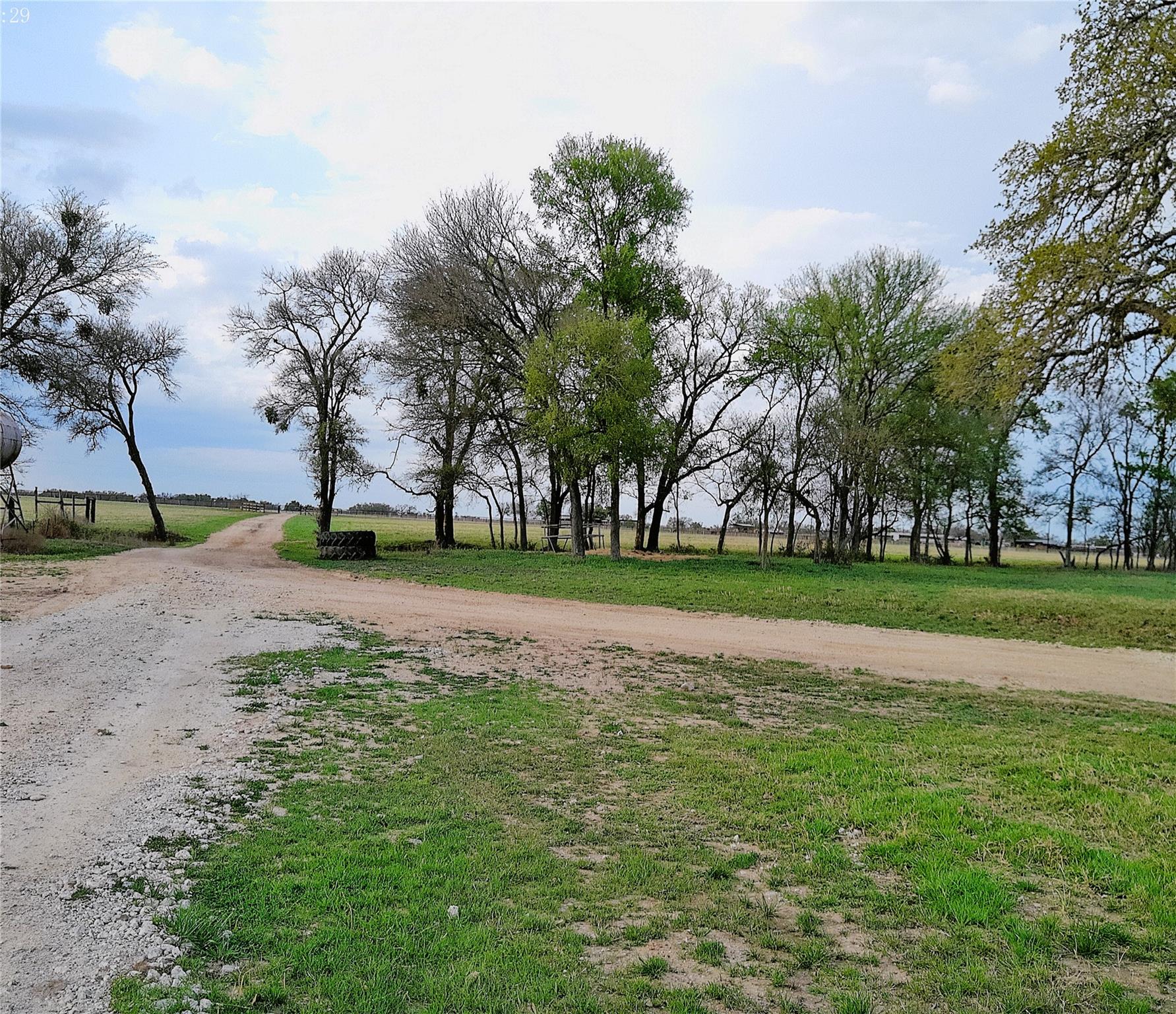 1042 Los Ranchitos Rd, Cameron, TX 76520