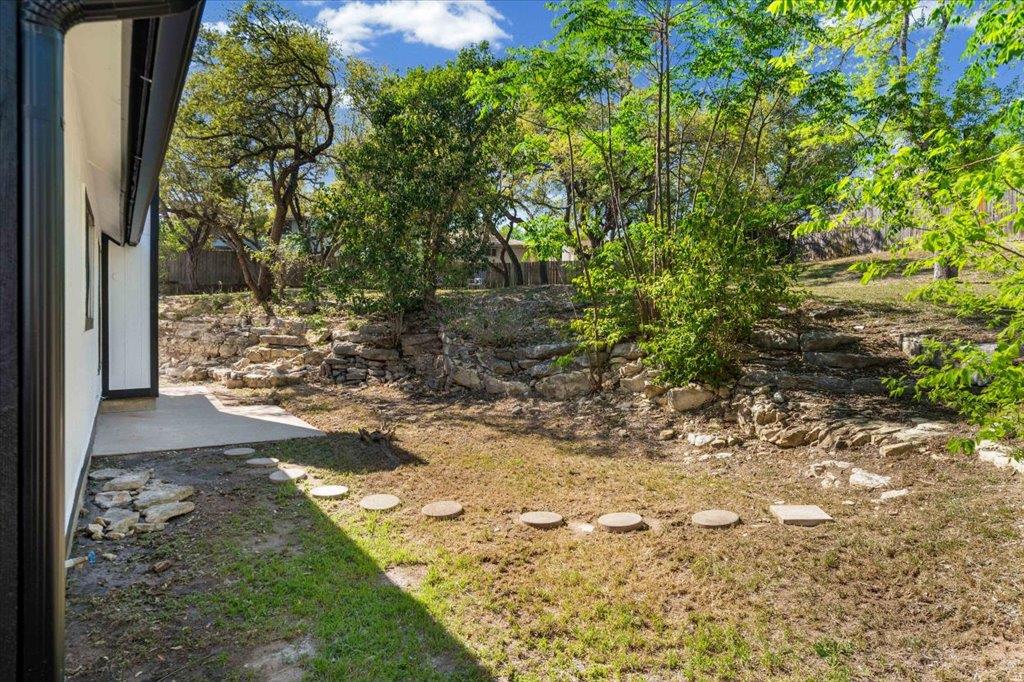 7702 Fenton Cv, Austin, TX 78736