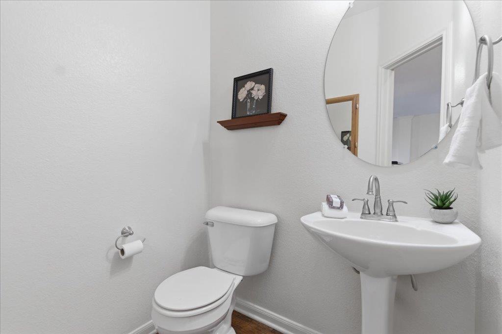 137 Crescent Dr, Buda, TX 78610