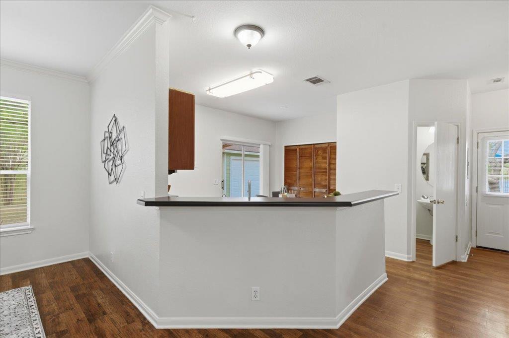 137 Crescent Dr, Buda, TX 78610