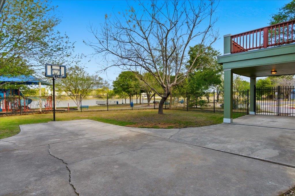 137 Crescent Dr, Buda, TX 78610