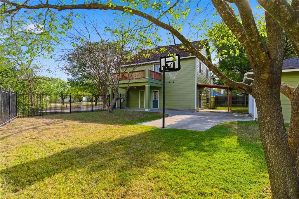 137 Crescent Dr, Buda, TX 78610