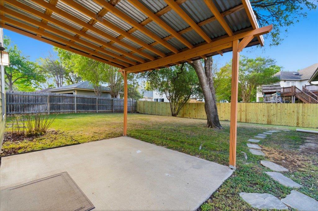 137 Crescent Dr, Buda, TX 78610