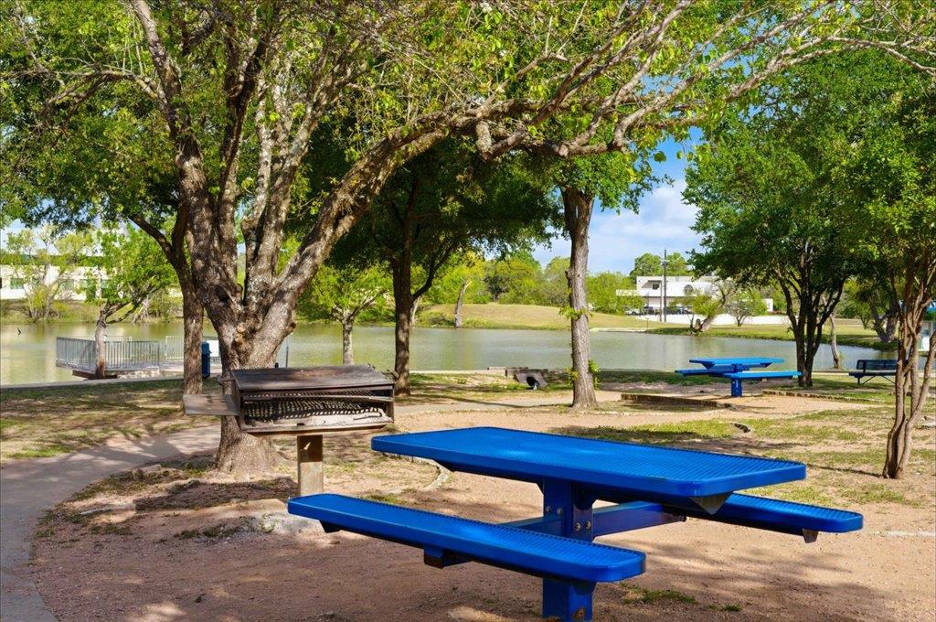 137 Crescent Dr, Buda, TX 78610