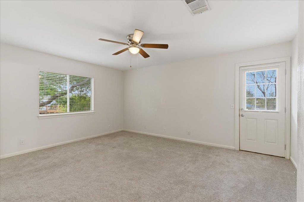 137 Crescent Dr, Buda, TX 78610