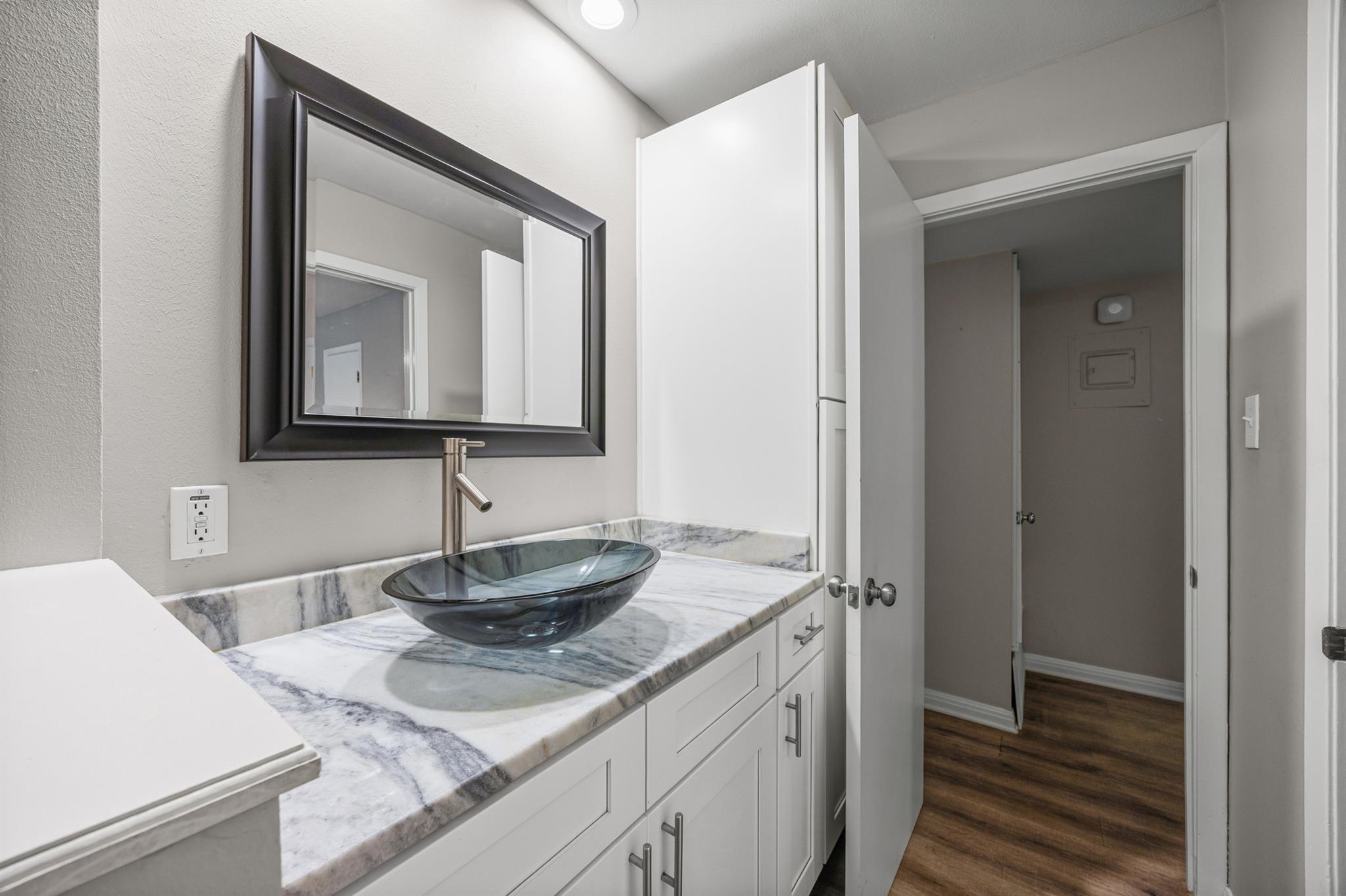 1240 Barton Hills Dr # 105, Austin, TX 78704