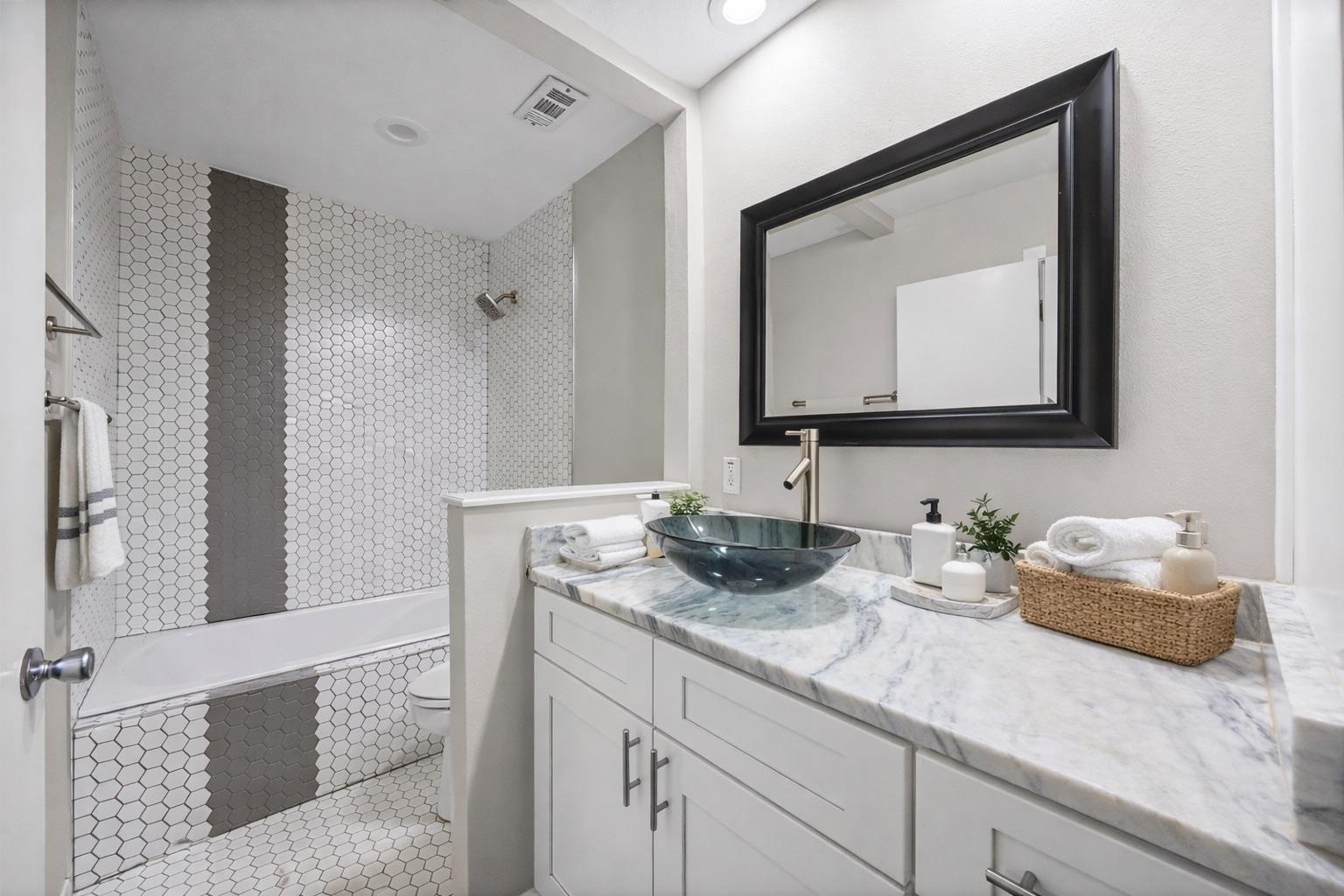 1240 Barton Hills Dr # 105, Austin, TX 78704