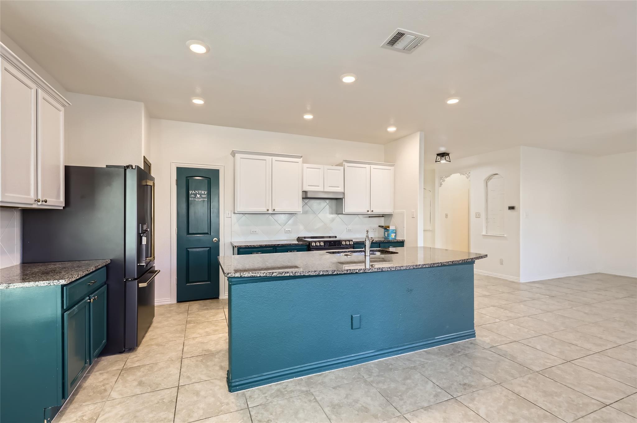 153 Ammonite Ln, Jarrell, TX 76537