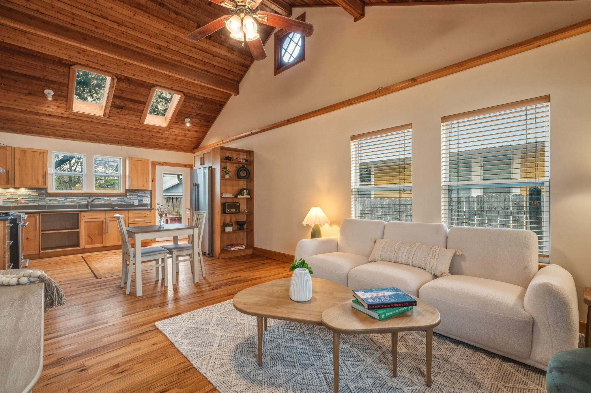 1211 GEORGIAN St, Austin, TX 78756