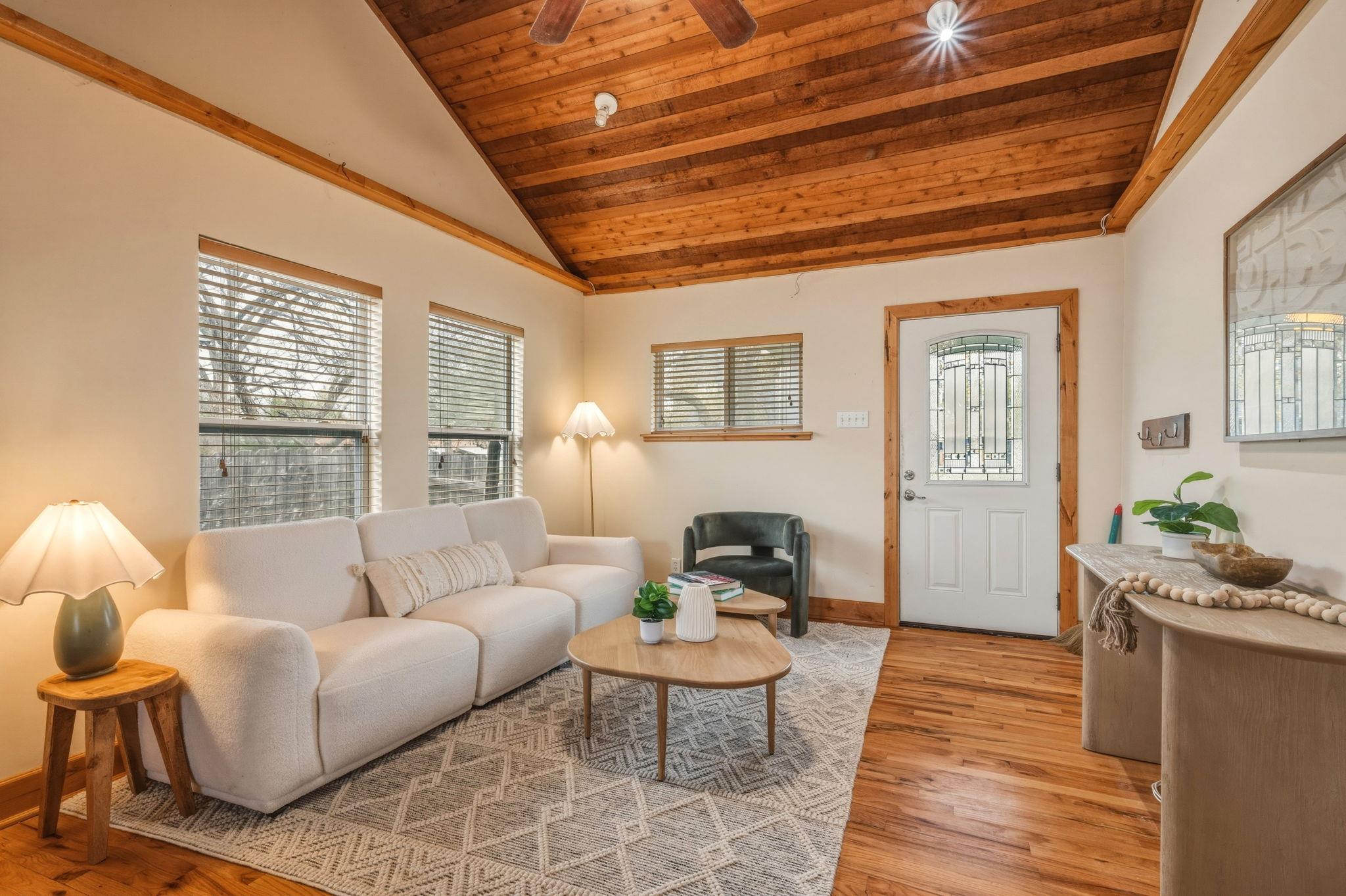 1211 GEORGIAN St, Austin, TX 78756