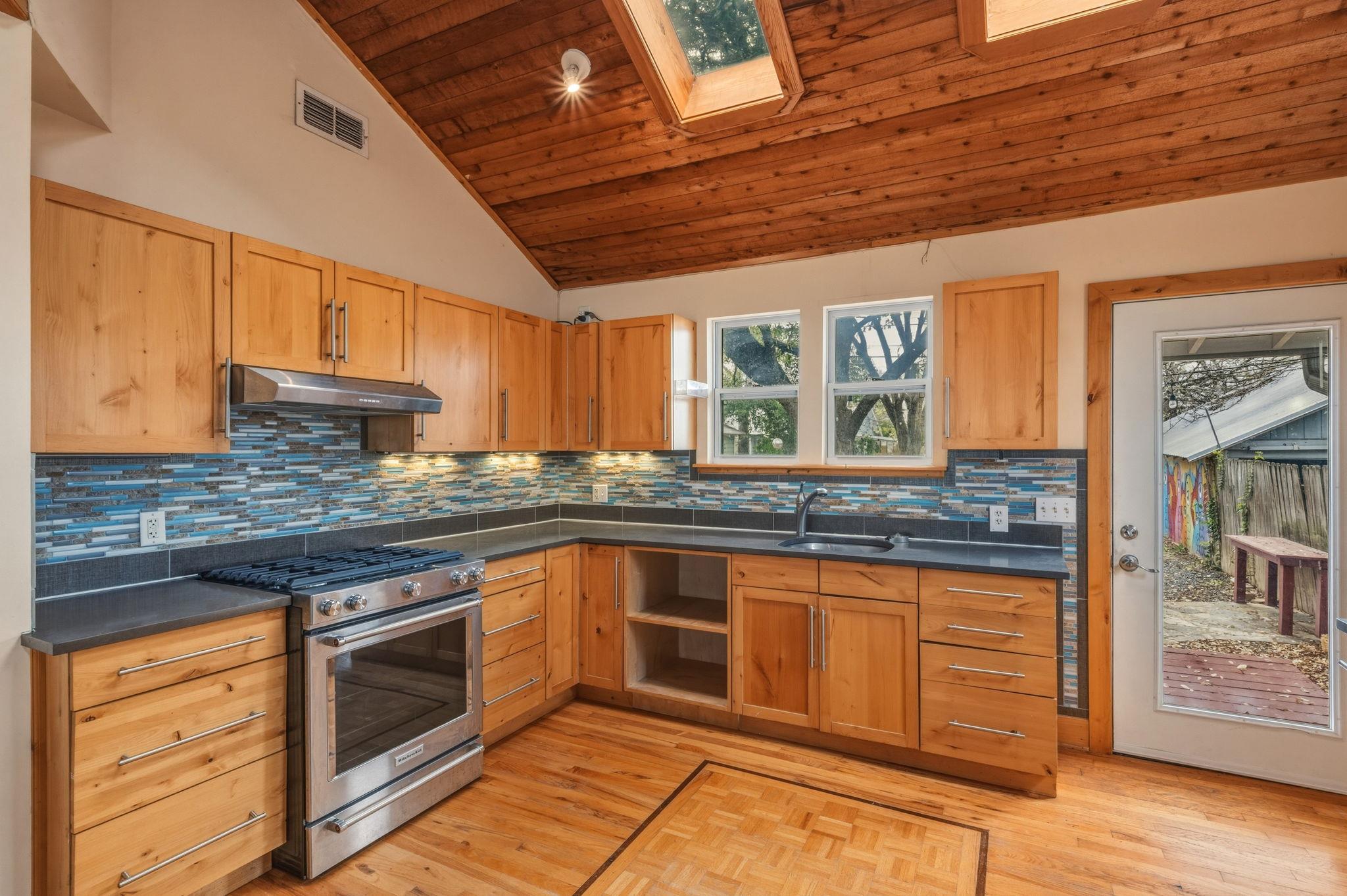 1211 GEORGIAN St, Austin, TX 78756