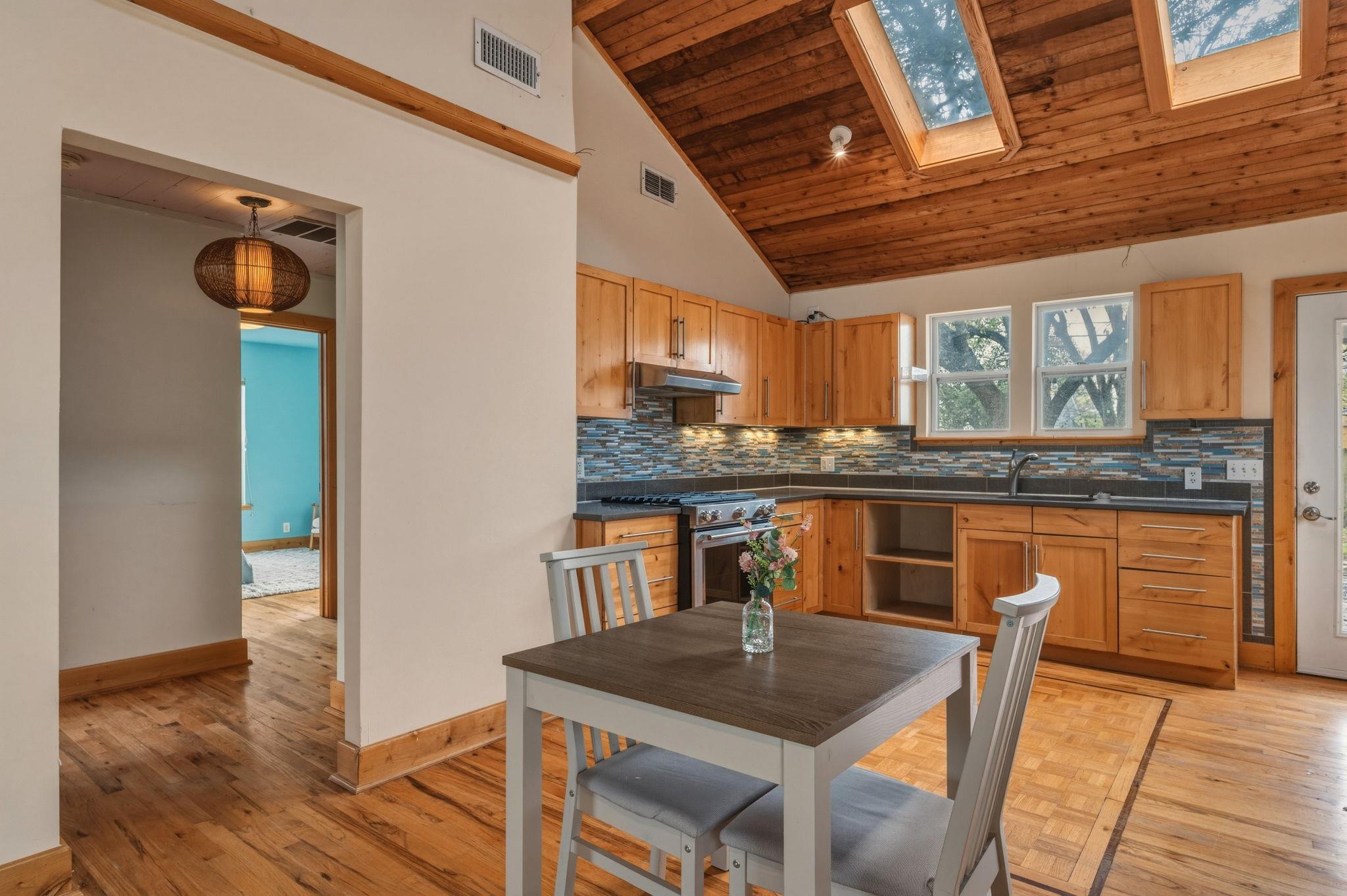 1211 GEORGIAN St, Austin, TX 78756