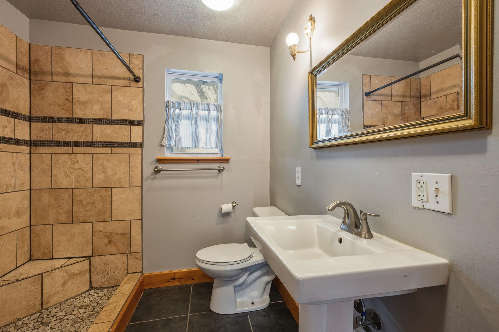 1211 GEORGIAN St, Austin, TX 78756