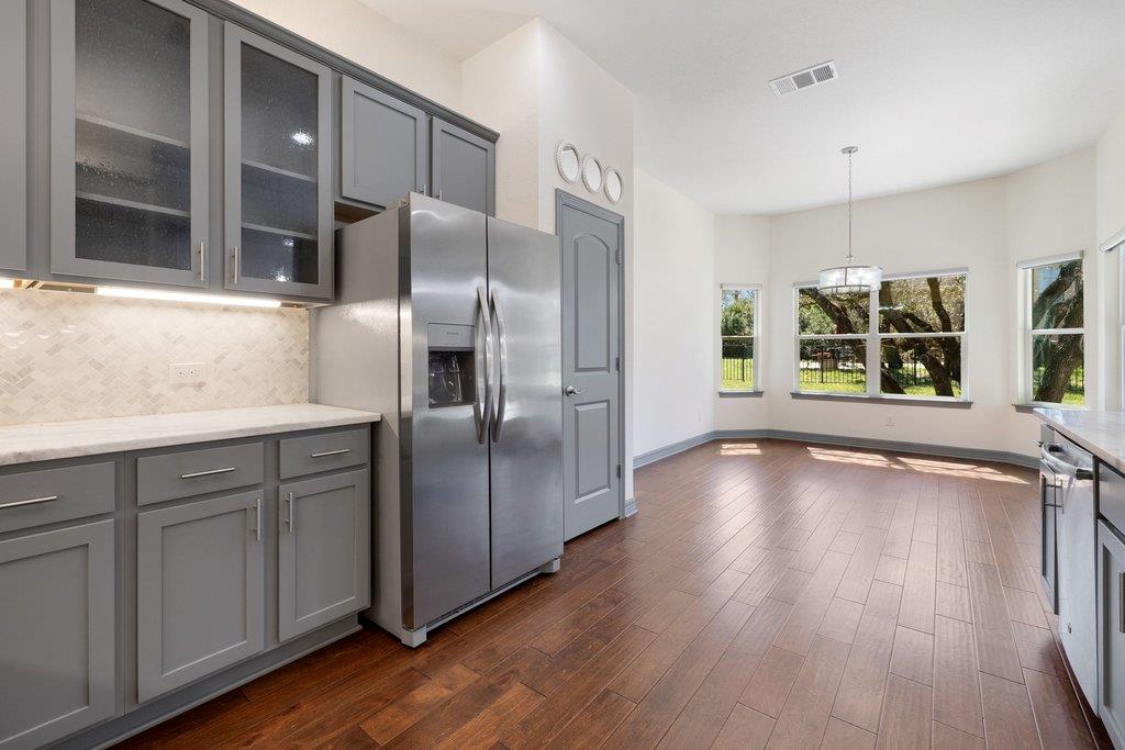 338 Coventry Rd, Spicewood, TX 78669