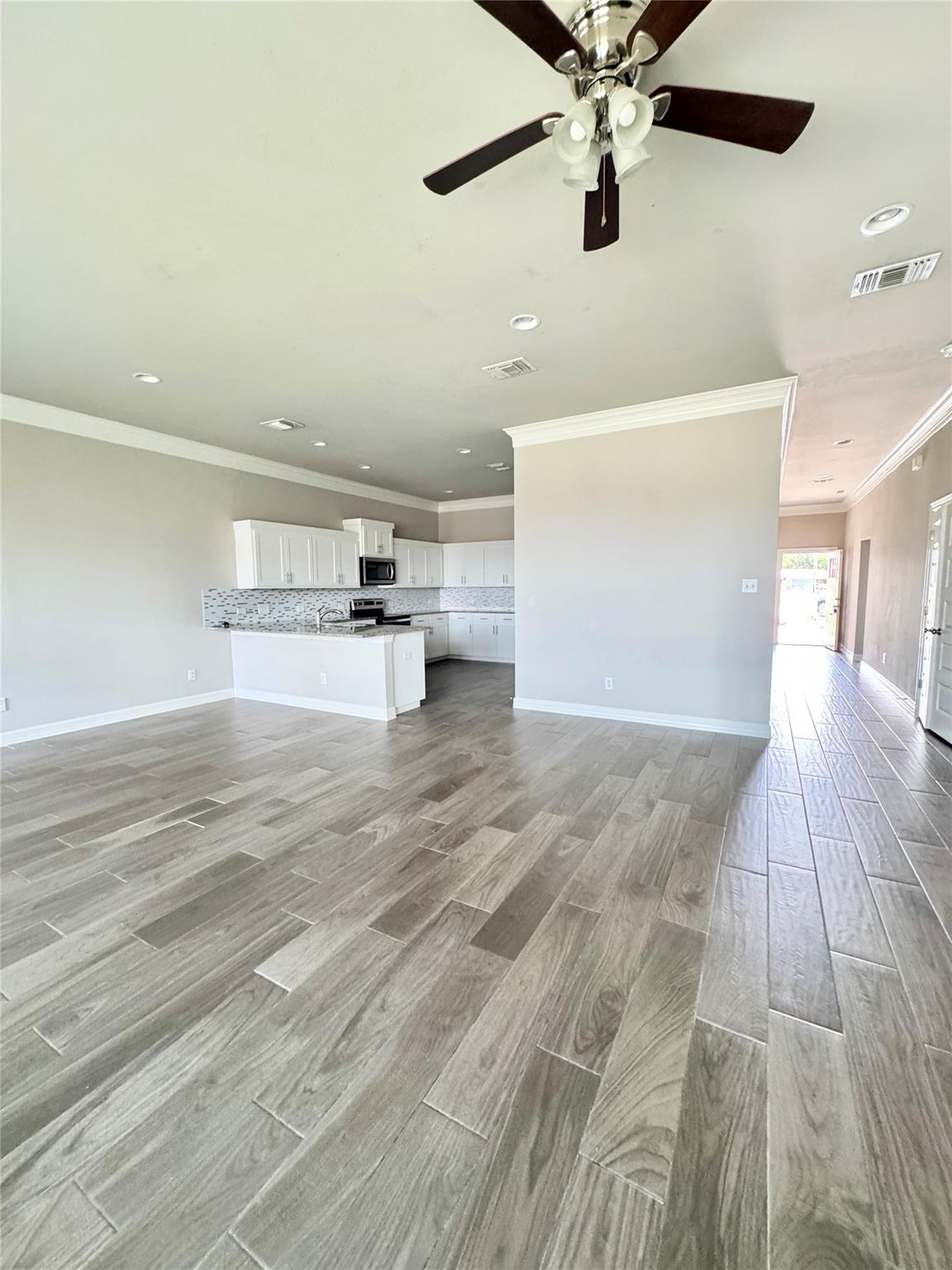 105 Everett Ct # B, Jarrell, TX 76537