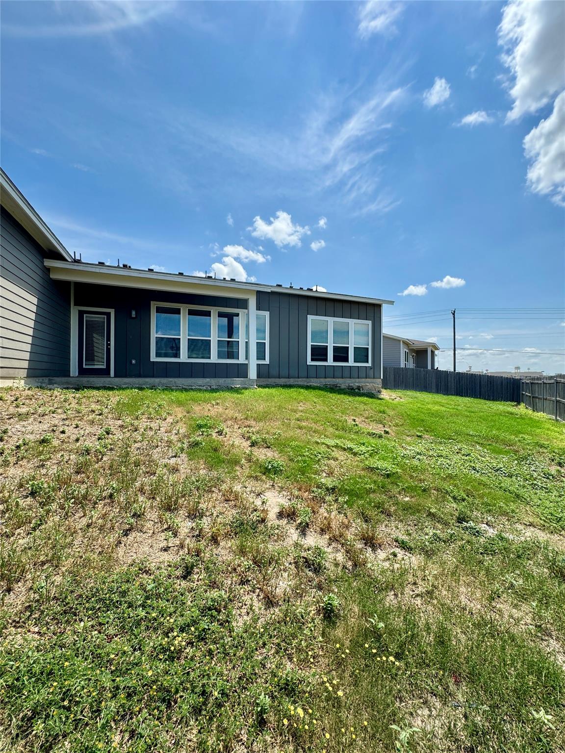 105 Everett Ct # B, Jarrell, TX 76537