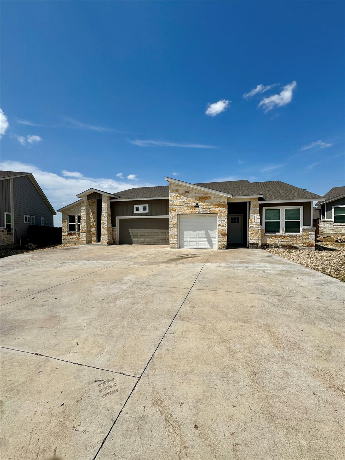 105 Everett Ct # B, Jarrell, TX 76537