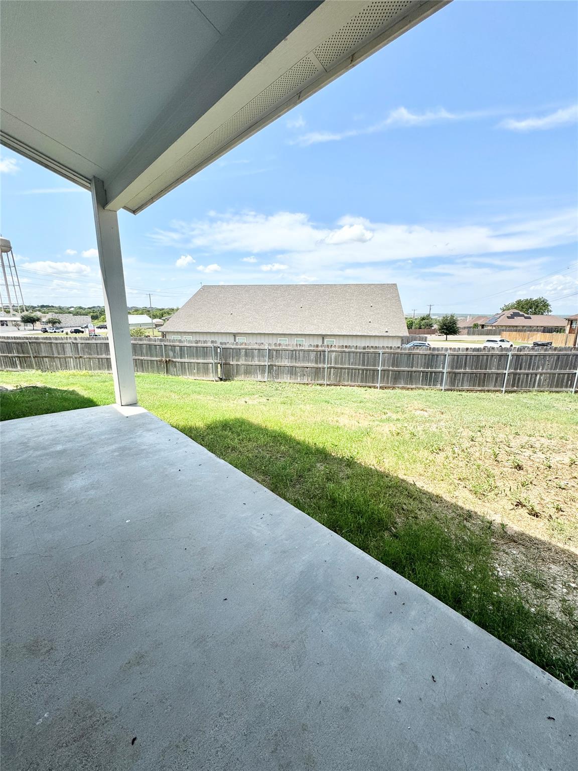 105 Everett Ct # B, Jarrell, TX 76537