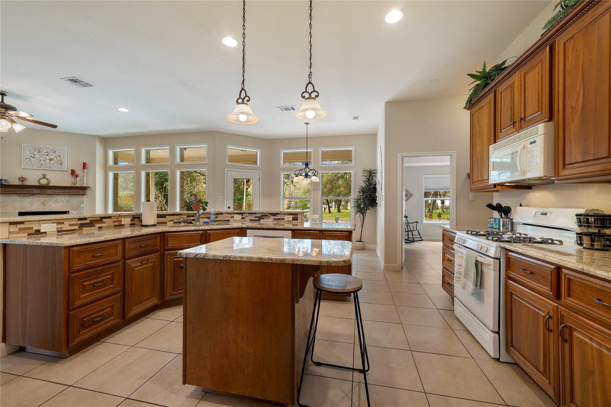 3701 Del Robles Dr, Austin, TX 78727