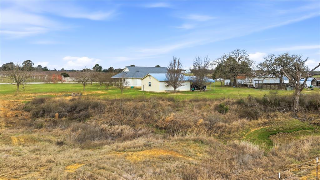 369 Young School House Rd, Smithville, TX 78957