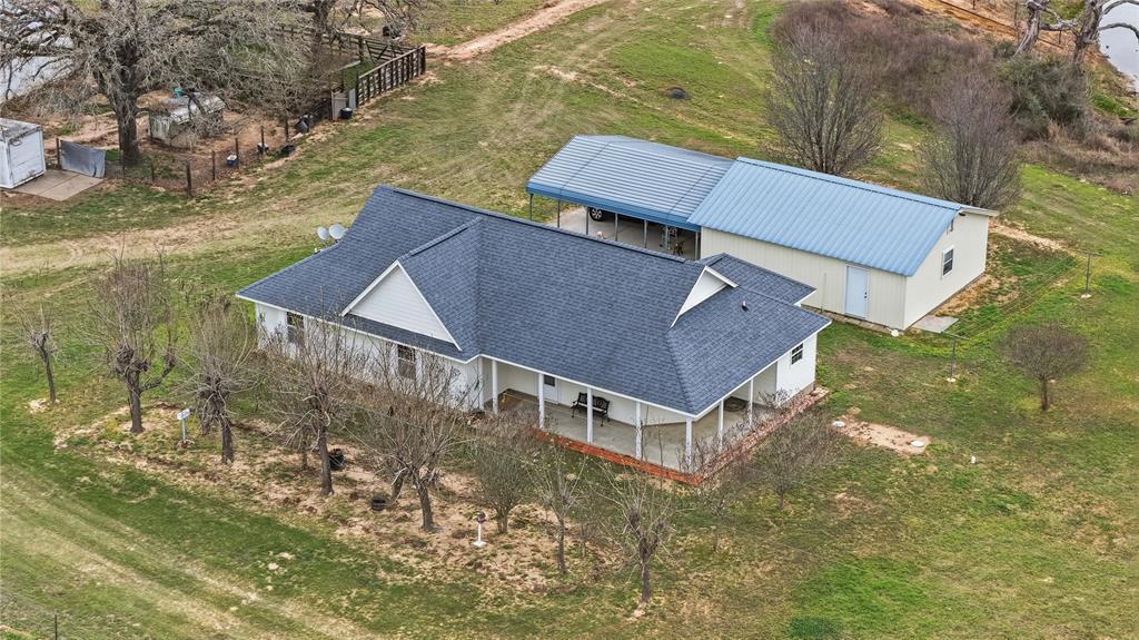 369 Young School House Rd, Smithville, TX 78957