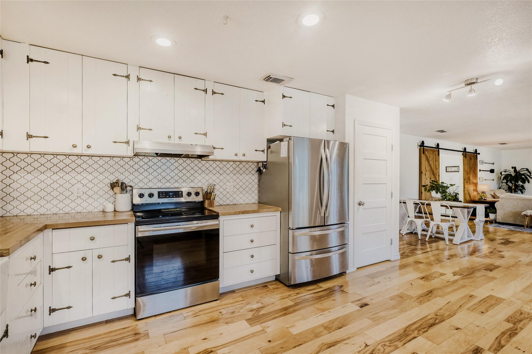 211 Creekwood Ct, Spring Branch, TX 78070