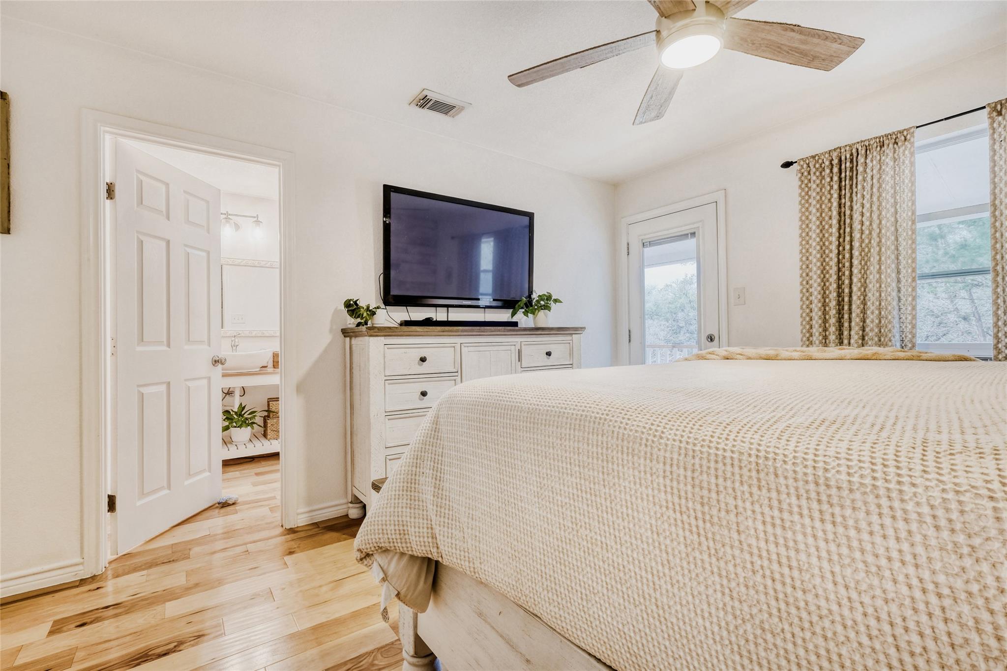 211 Creekwood Ct, Spring Branch, TX 78070