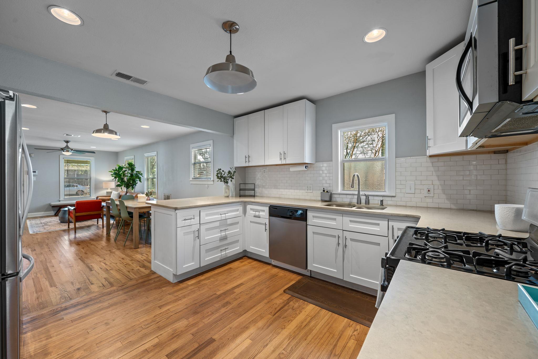 930 E 52nd St, Austin, TX 78751