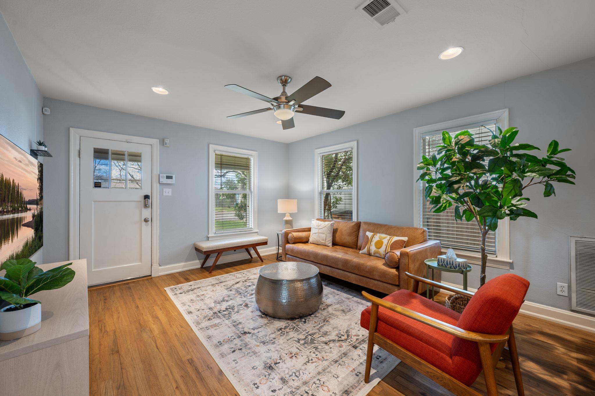 930 E 52nd St, Austin, TX 78751