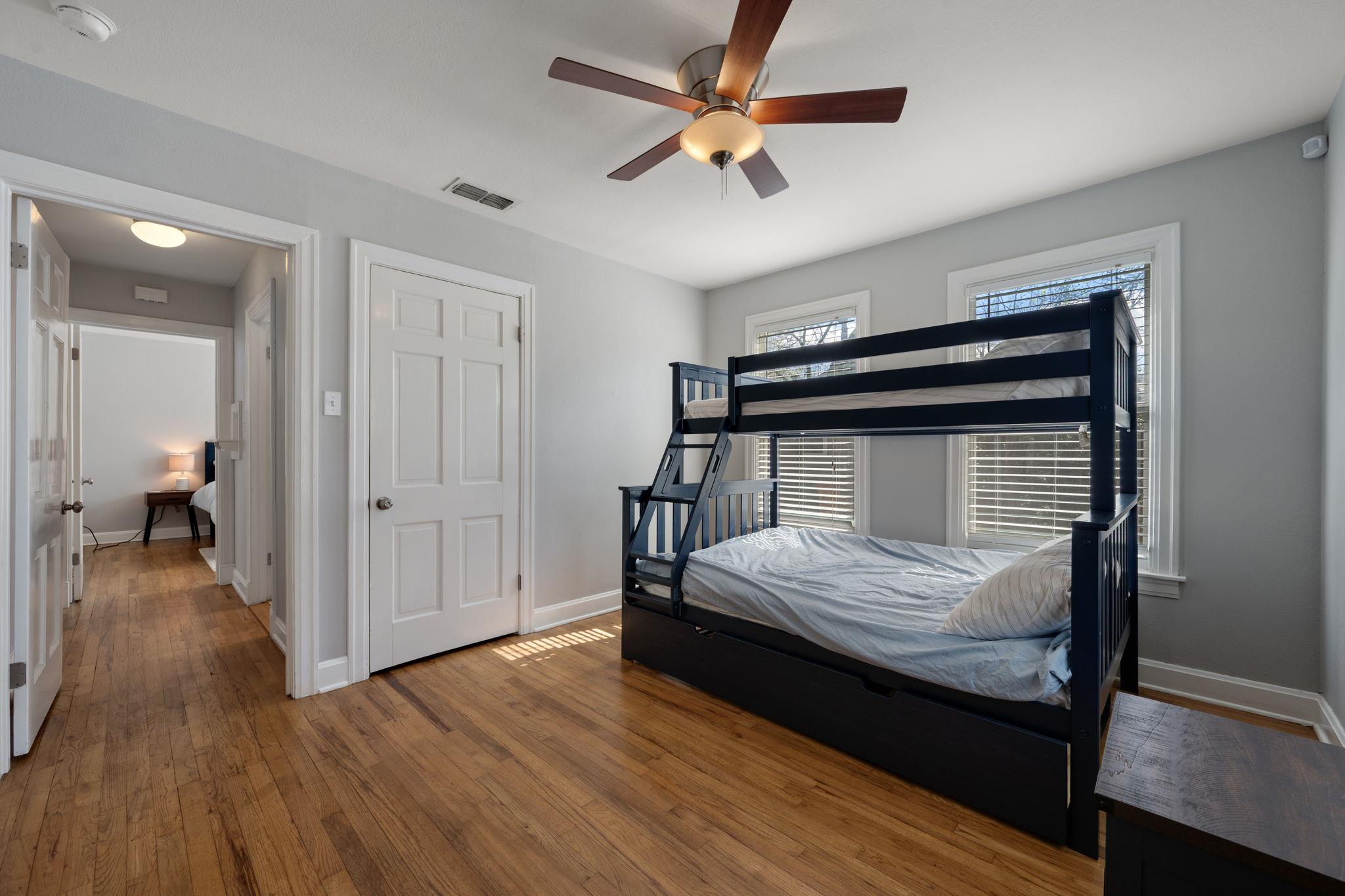 930 E 52nd St, Austin, TX 78751