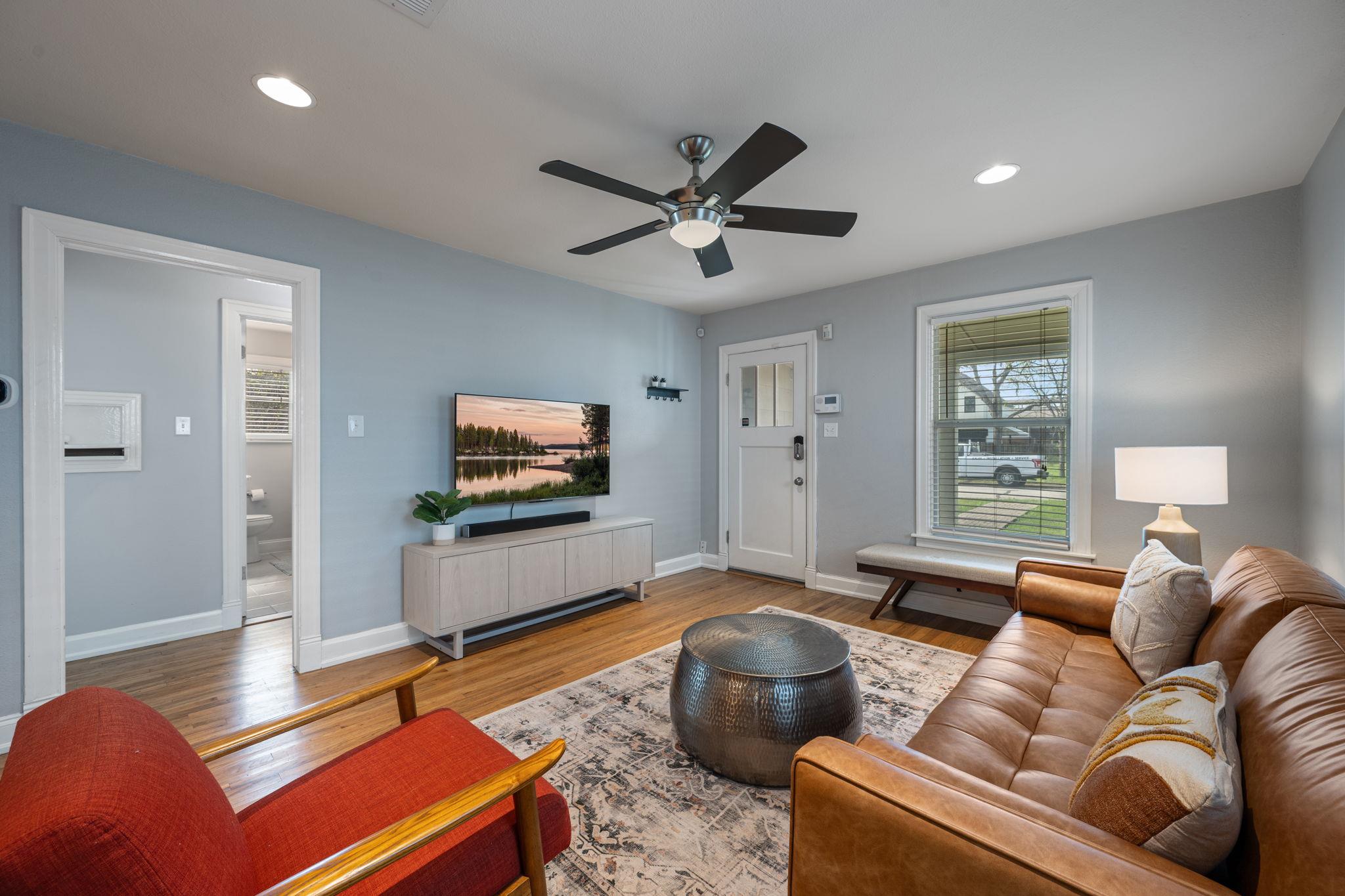 930 E 52nd St, Austin, TX 78751