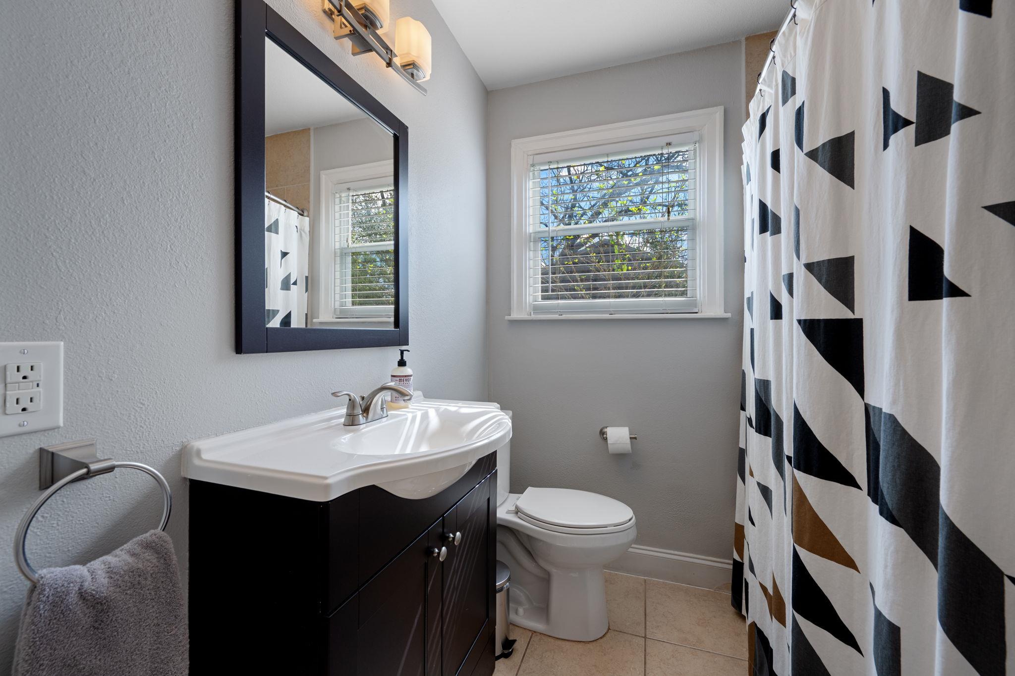 930 E 52nd St, Austin, TX 78751