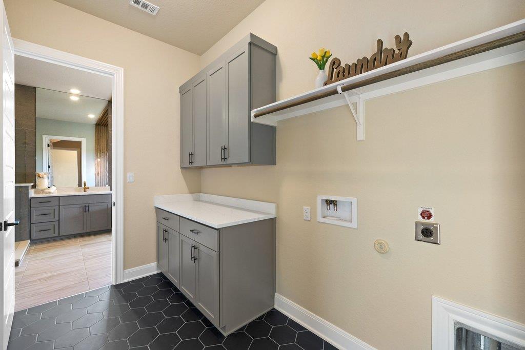 1300 Shelby Ln, Georgetown, TX 78628