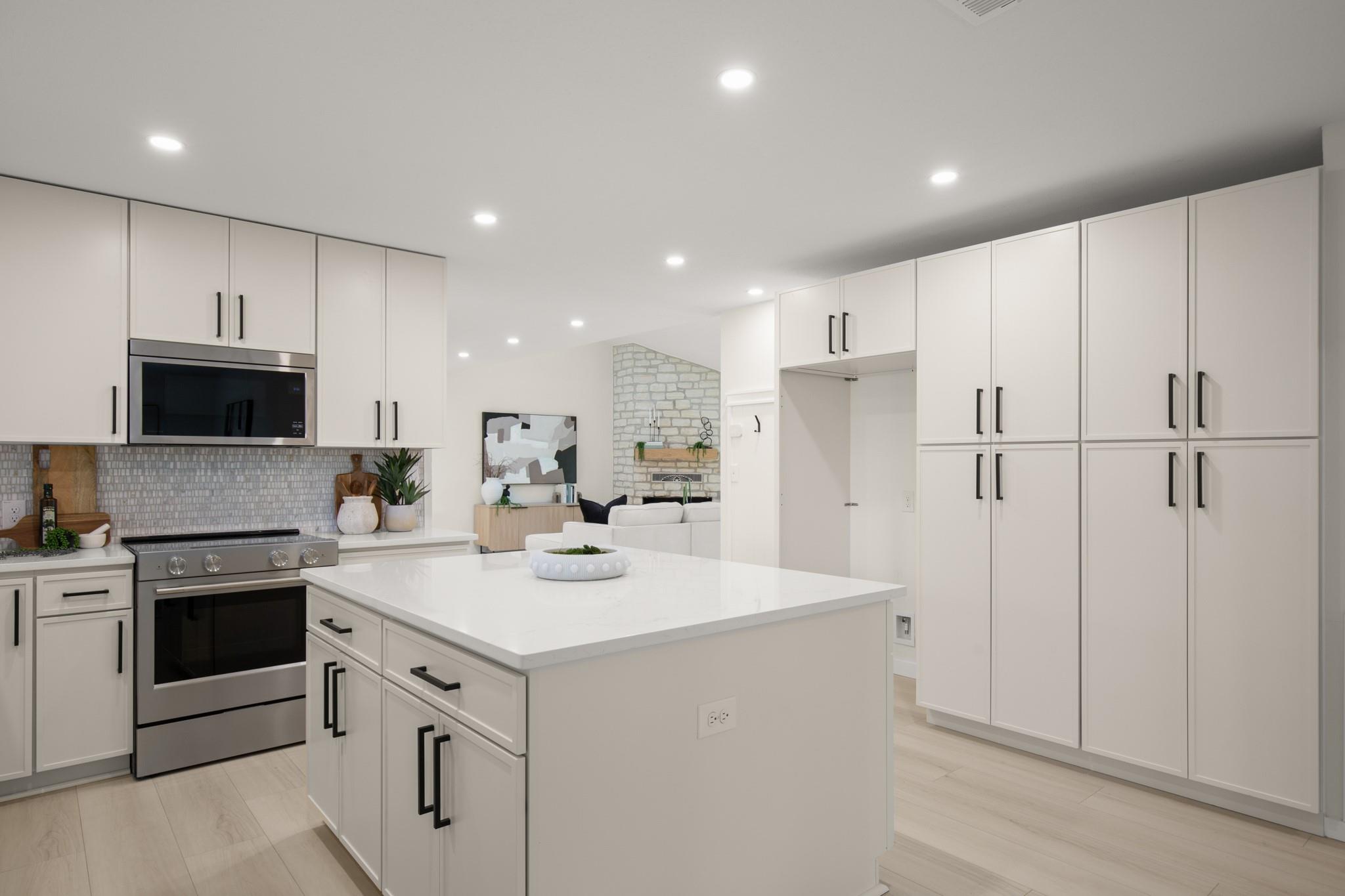 404 Bittern Cir, Buda, TX 78610