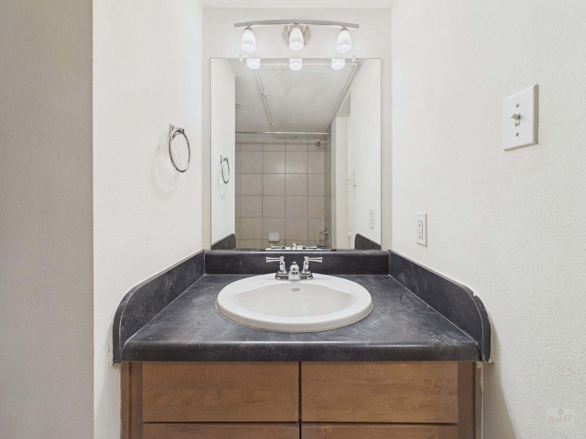 711 W 32 St # 156, Austin, TX 78705