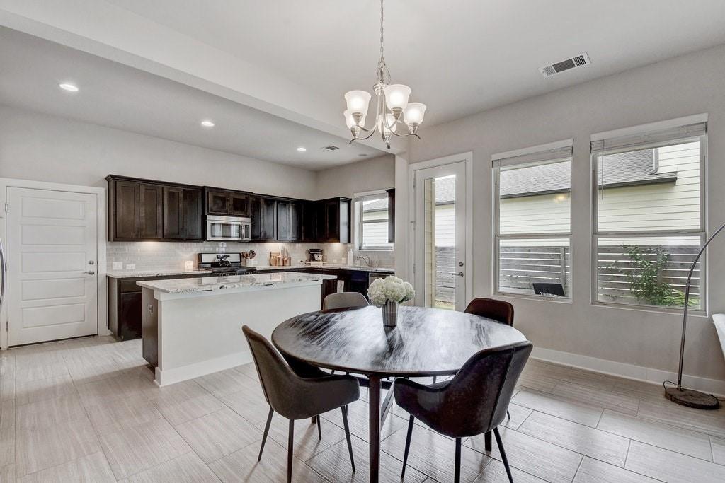 1704 Frontier Valley Dr, Austin, TX 78741