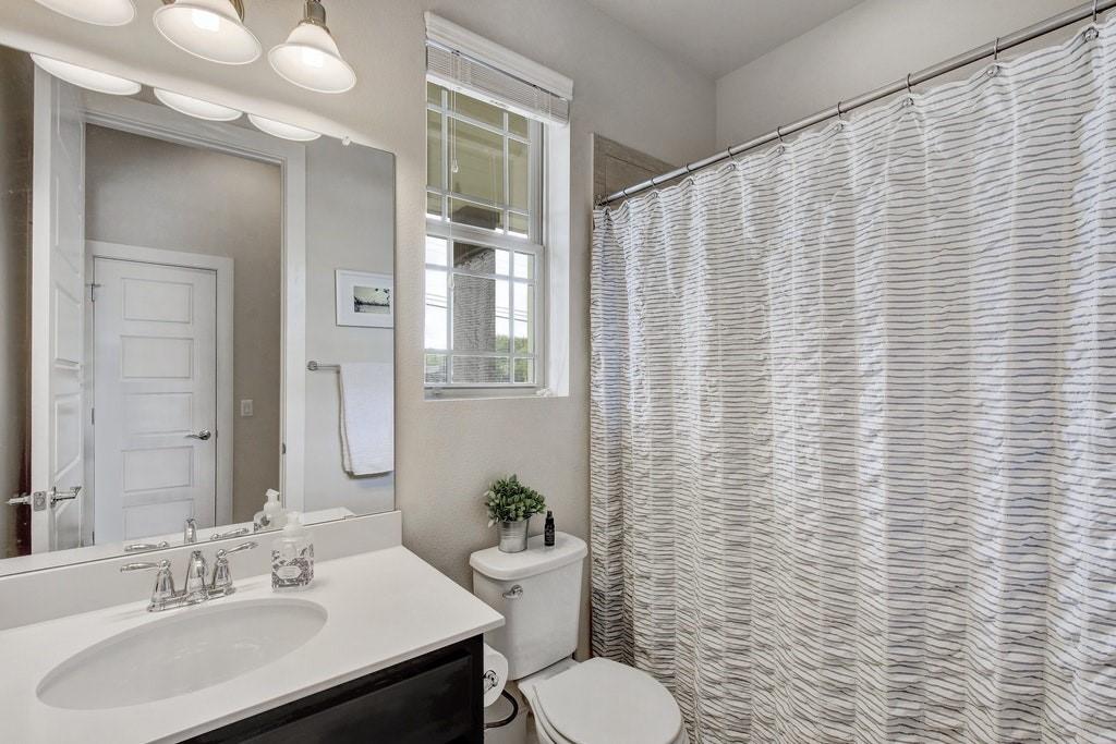 1704 Frontier Valley Dr, Austin, TX 78741