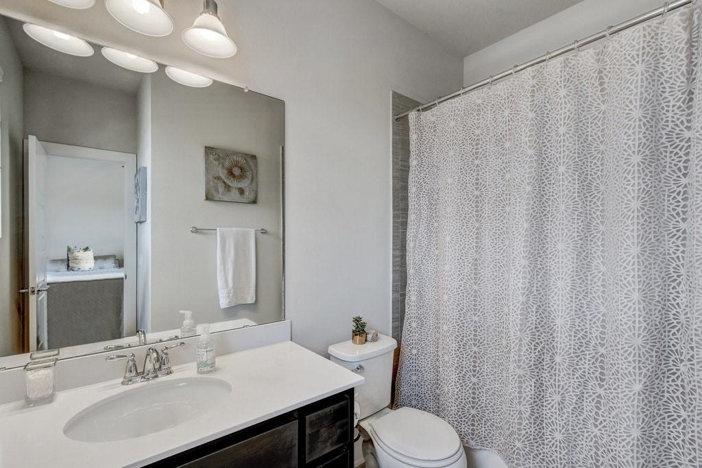 1704 Frontier Valley Dr, Austin, TX 78741