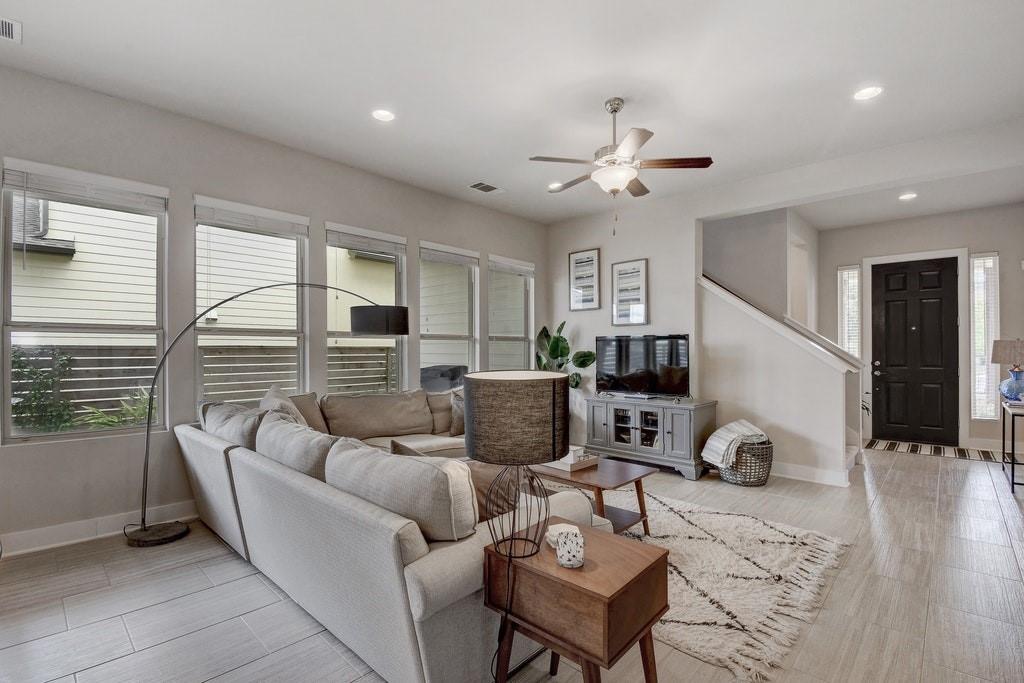 1704 Frontier Valley Dr, Austin, TX 78741