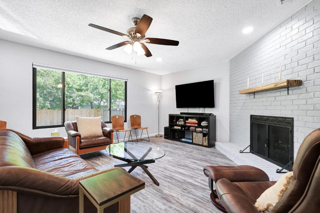 6807 Skynook Dr, Austin, TX 78745