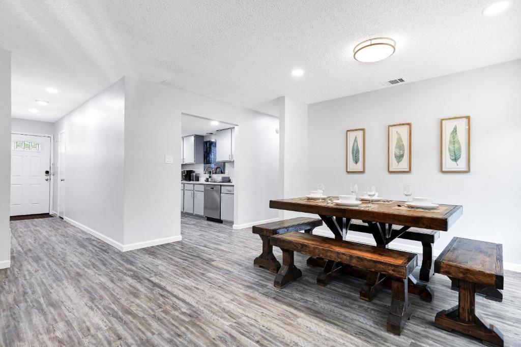 6807 Skynook Dr, Austin, TX 78745