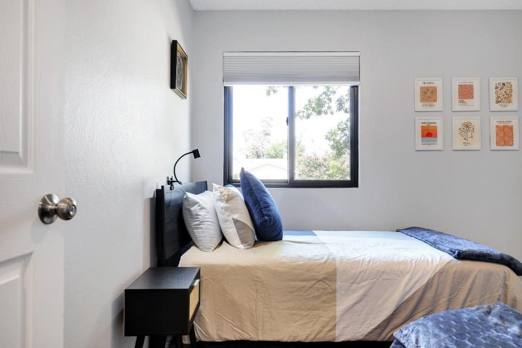 6807 Skynook Dr, Austin, TX 78745