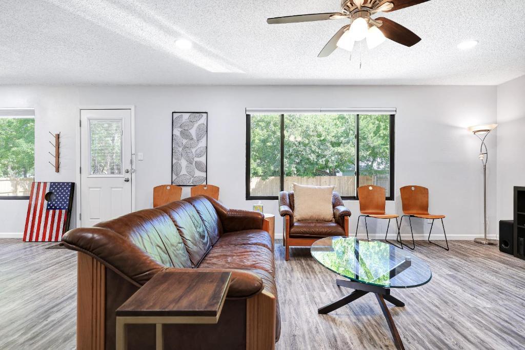 6807 Skynook Dr, Austin, TX 78745